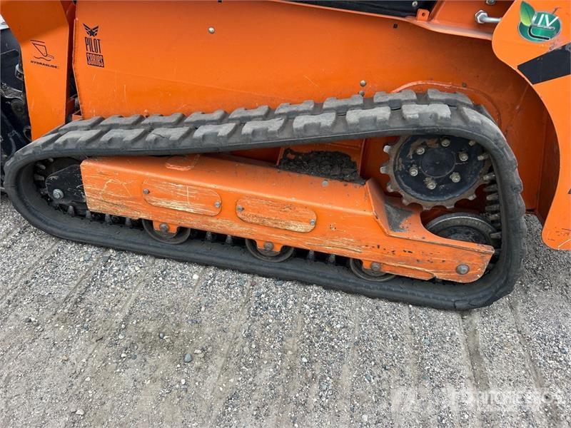 Manitou 1050RT Compact Track Loader لوادر انزلاقية التوجيه