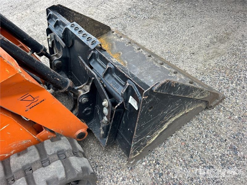 Manitou 1050RT Compact Track Loader لوادر انزلاقية التوجيه