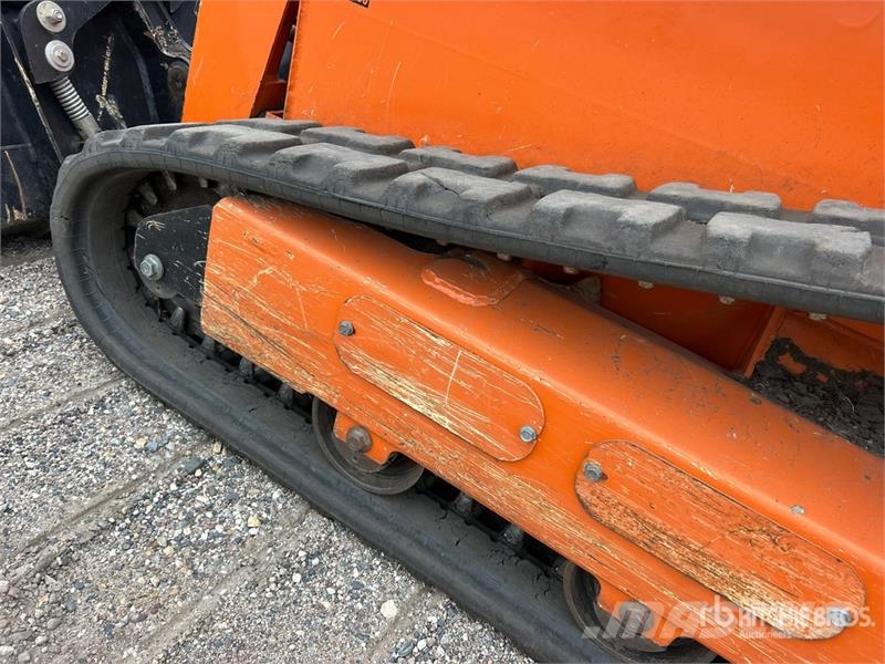 Manitou 1050RT Compact Track Loader لوادر انزلاقية التوجيه