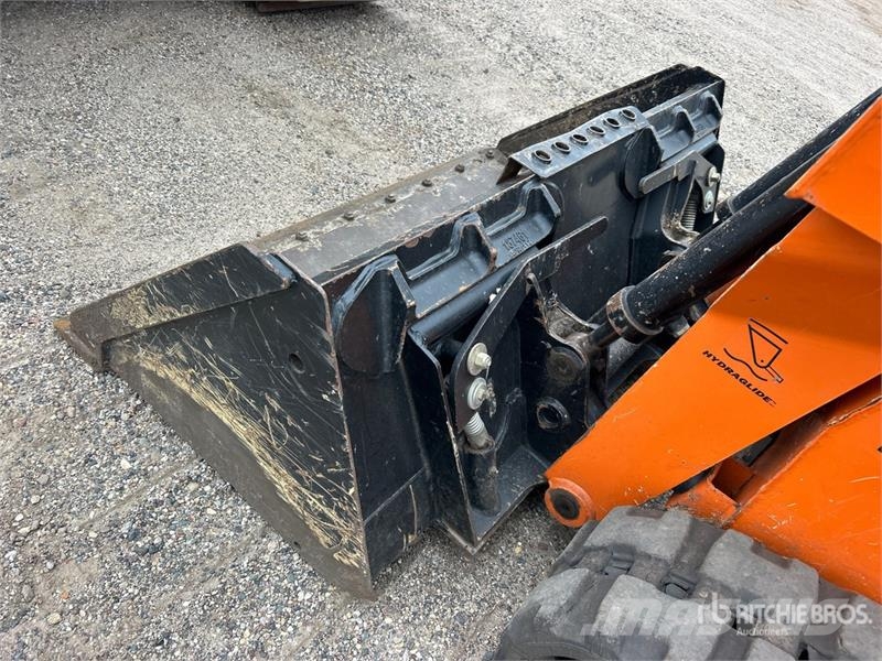 Manitou 1050RT Compact Track Loader لوادر انزلاقية التوجيه