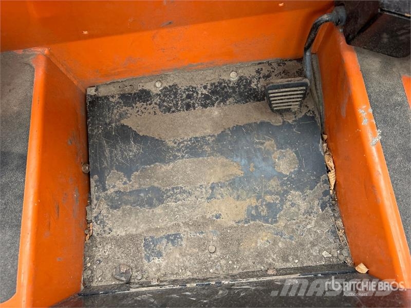 Manitou 1050RT Compact Track Loader لوادر انزلاقية التوجيه