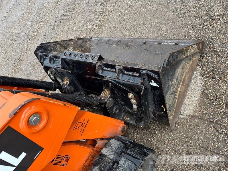 Manitou 1050RT Compact Track Loader Kompaktrakodók