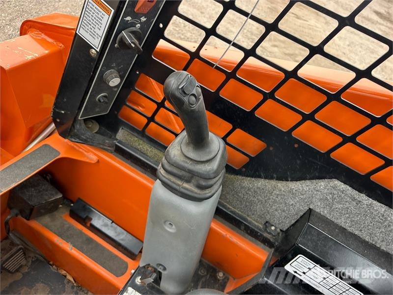 Manitou 1050RT Compact Track Loader لوادر انزلاقية التوجيه