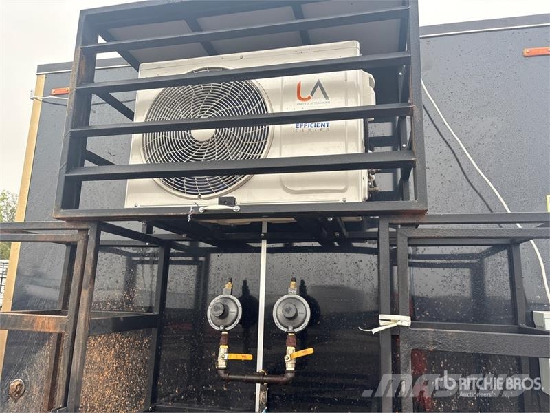 MC.Guber 18 ft T/A Food Concession Trailer Citas piekabes