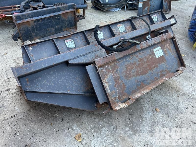 MC0309 84 in 84 in Side Dump Skid Steer Dump Hoppe Zásobníky a násypky