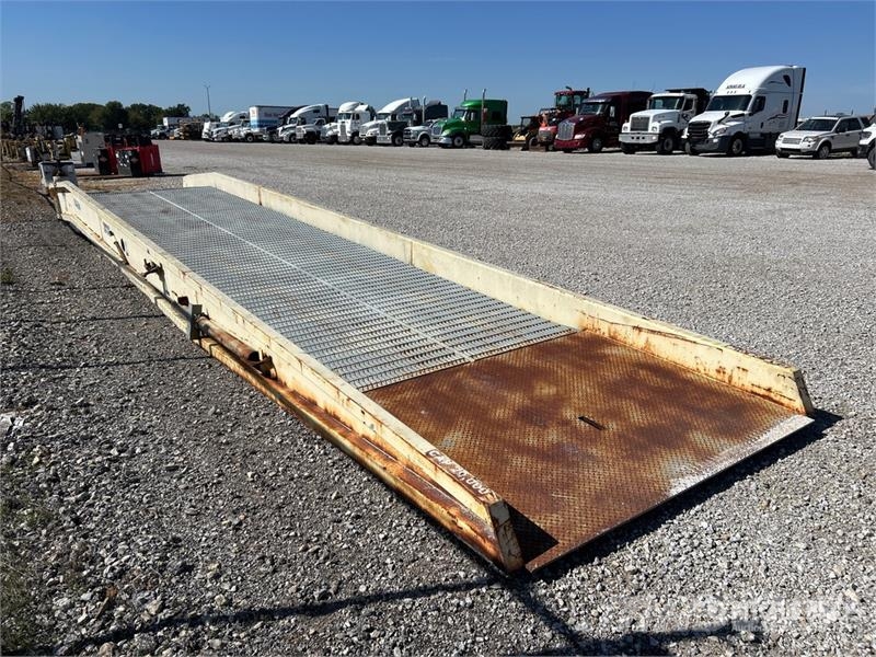 McGuire Mobile 36 ft x 7 ft Dock - Fits Outros componentes