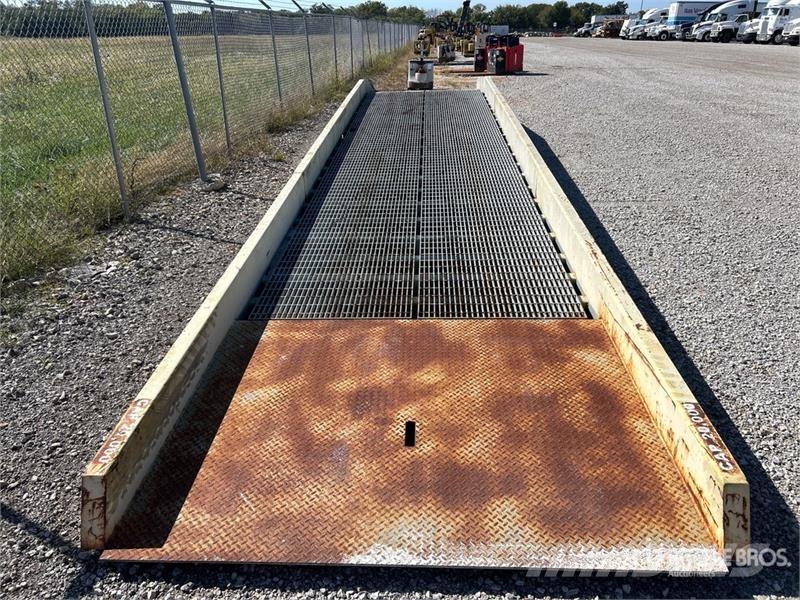 McGuire Mobile 36 ft x 7 ft Dock - Fits Outros componentes