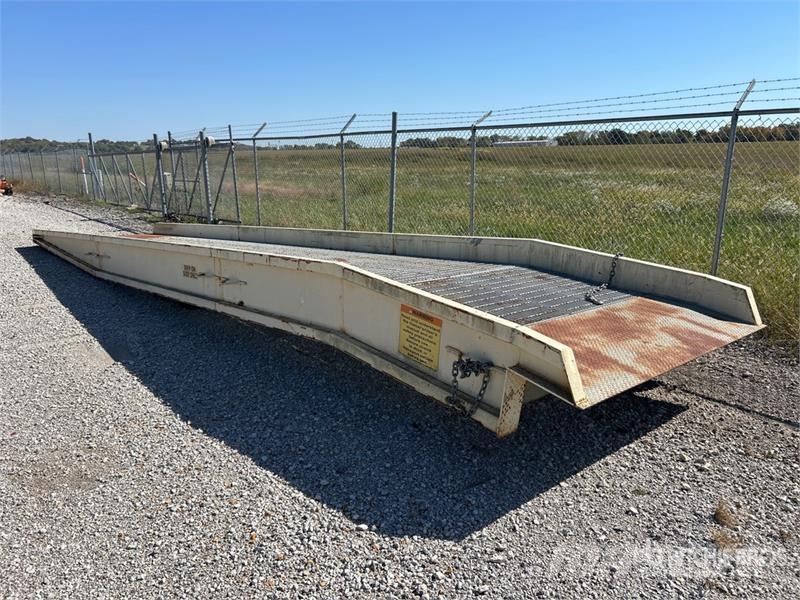 McGuire Mobile 36 ft x 7 ft Dock - Fits Outros componentes