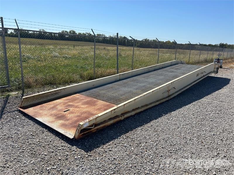 McGuire Mobile 36 ft x 7 ft Dock - Fits Outros componentes
