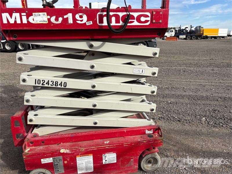 MEC Micro 19 Electric Scissor Lift Scheren-Arbeitsbühnen