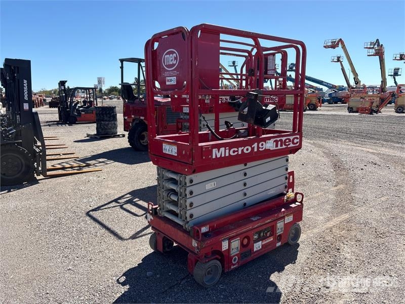 MEC Micro 19 Electric Scissor Lift Saxlifte