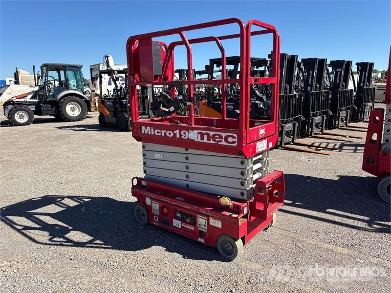 MEC Micro 19 Electric Scissor Lift Saxlifte