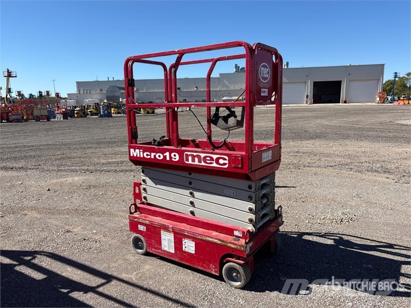 MEC Micro 19 Electric Scissor Lift Saxlifte