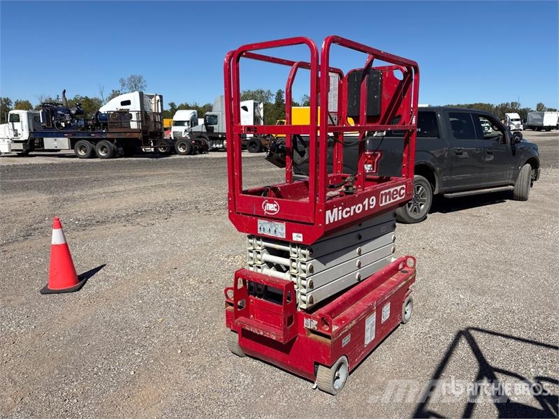 MEC Micro 19 Electric Scissor Lift Saxlifte