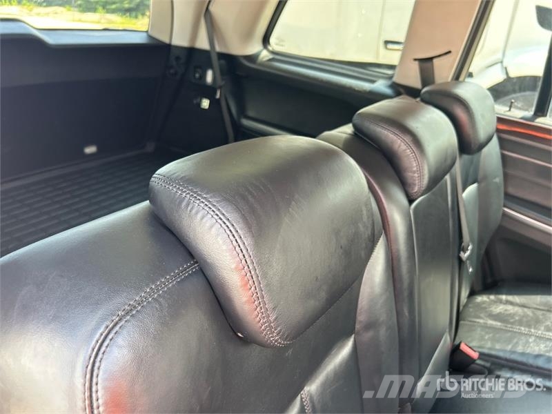 Mercedes-Benz GL 550 4WD SUV Automašīnas