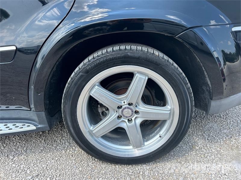 Mercedes-Benz GL 550 4WD SUV Automašīnas