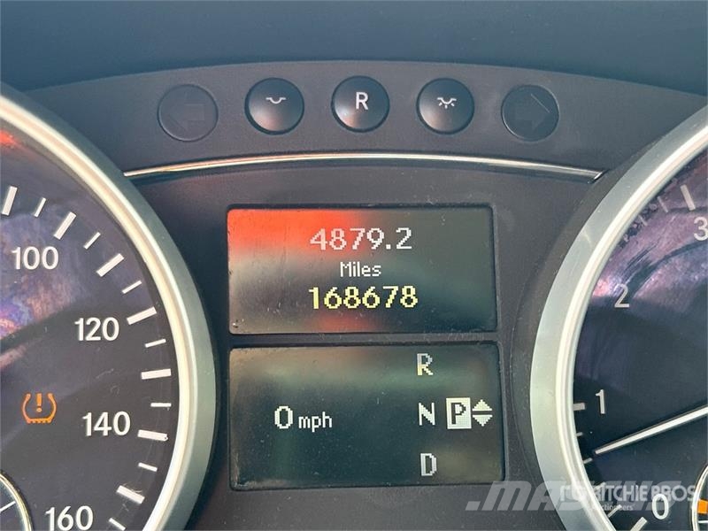 Mercedes-Benz GL 550 4WD SUV Automašīnas