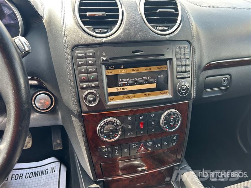 Mercedes-Benz GL 550 4WD SUV Automašīnas