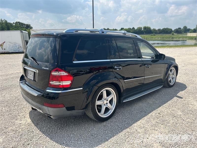 Mercedes-Benz GL 550 4WD SUV Automašīnas