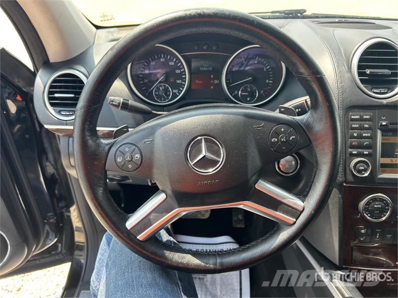 Mercedes-Benz GL 550 4WD SUV Automašīnas