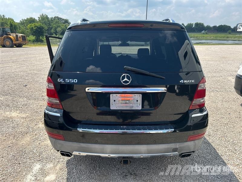 Mercedes-Benz GL550 4WD SUV Automobili