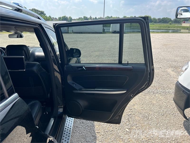 Mercedes-Benz GL550 4WD SUV Automobili