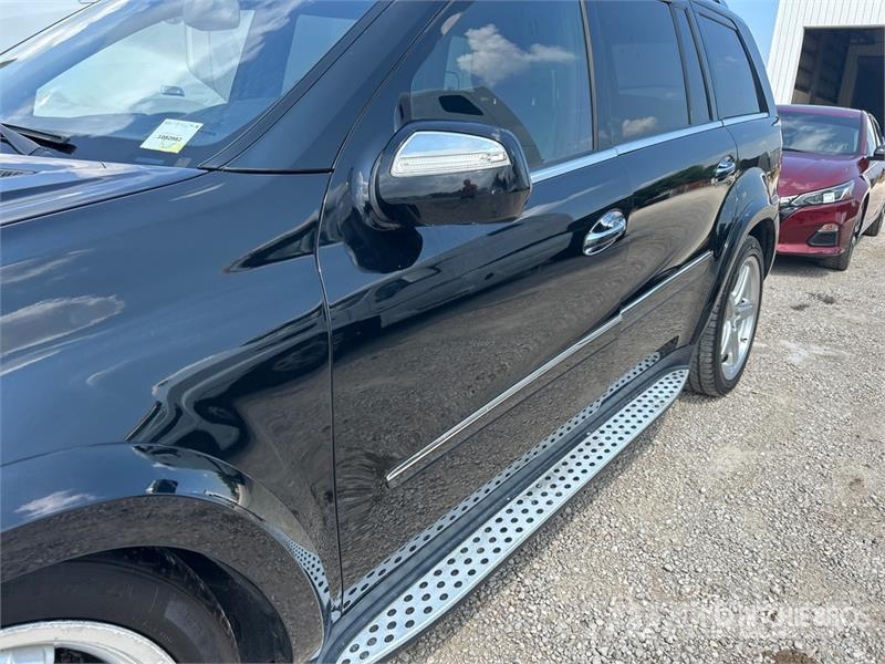 Mercedes-Benz GL550 4WD SUV Automobili