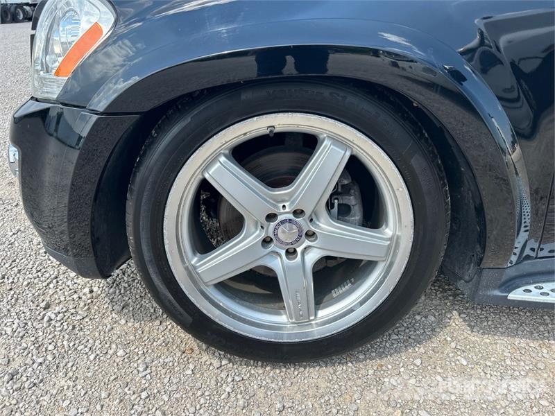 Mercedes-Benz GL550 4WD SUV Automobili