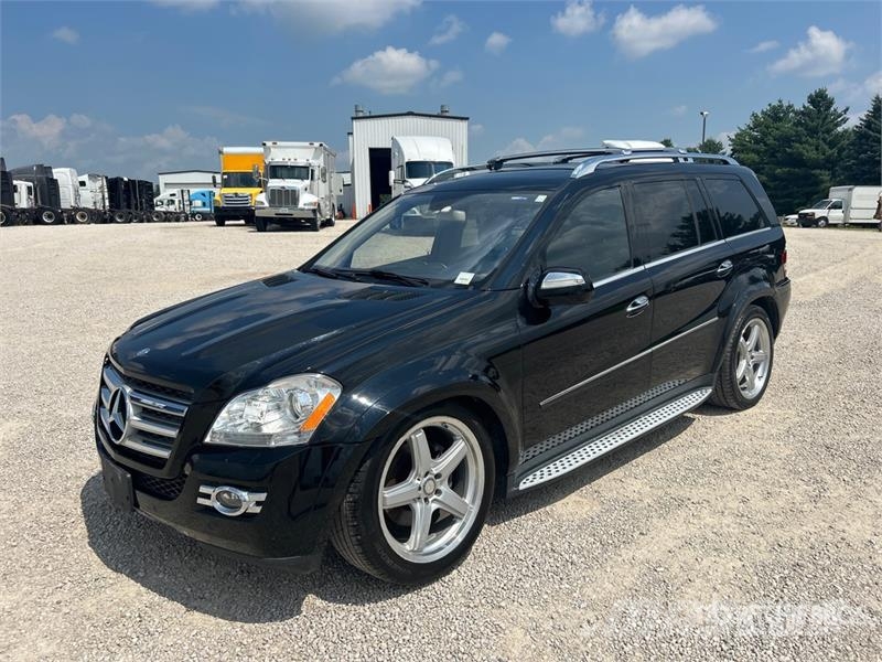 Mercedes-Benz GL550 4WD SUV Automobili