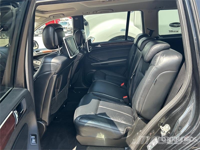 Mercedes-Benz GL550 4WD SUV Automobili