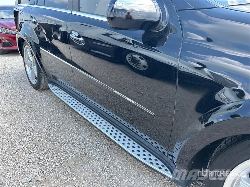 Mercedes-Benz GL550 4WD SUV Automobili