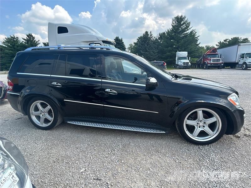 Mercedes-Benz GL550 4WD SUV Automobili