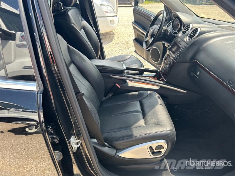 Mercedes-Benz GL550 4WD SUV Automobili