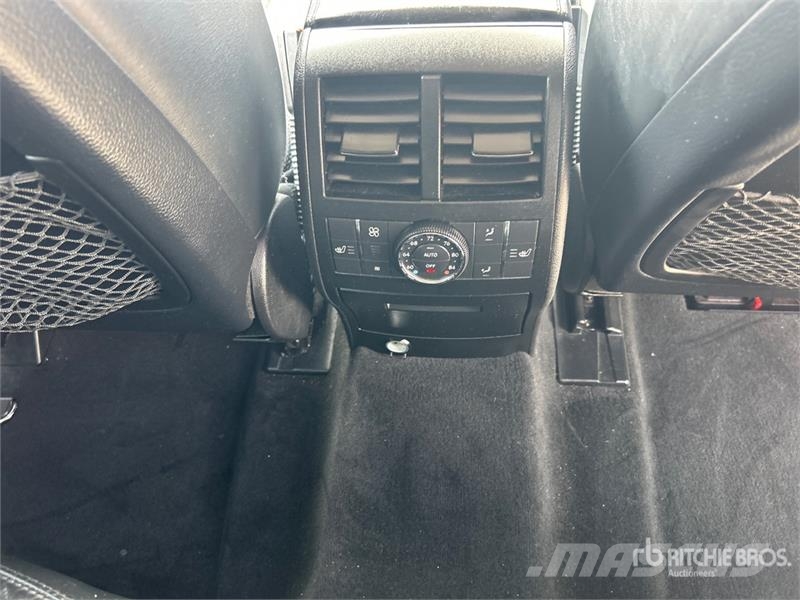 Mercedes-Benz GL550 4WD SUV Automobili
