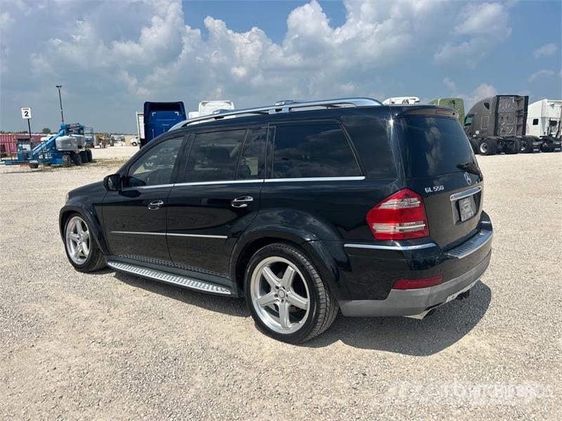 Mercedes-Benz GL550 4WD SUV Automobili