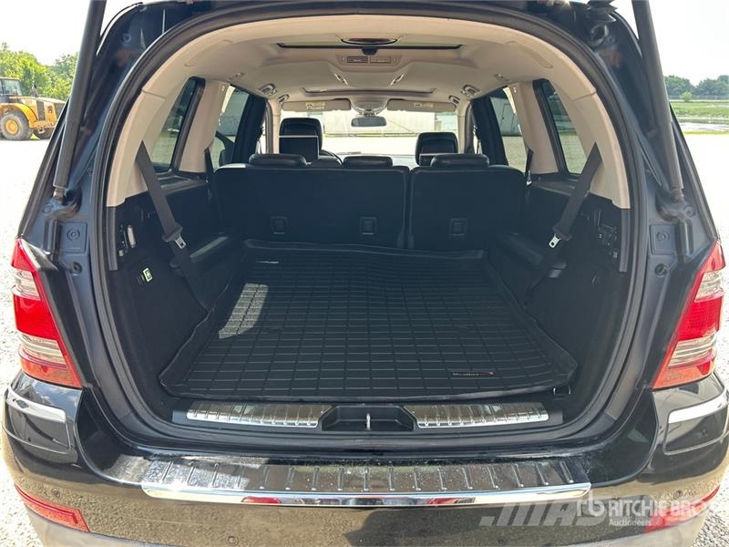 Mercedes-Benz GL550 4WD SUV Automobili