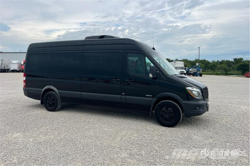 Mercedes-Benz Sprinter 2500 14 Passenger Van Panel vanlar