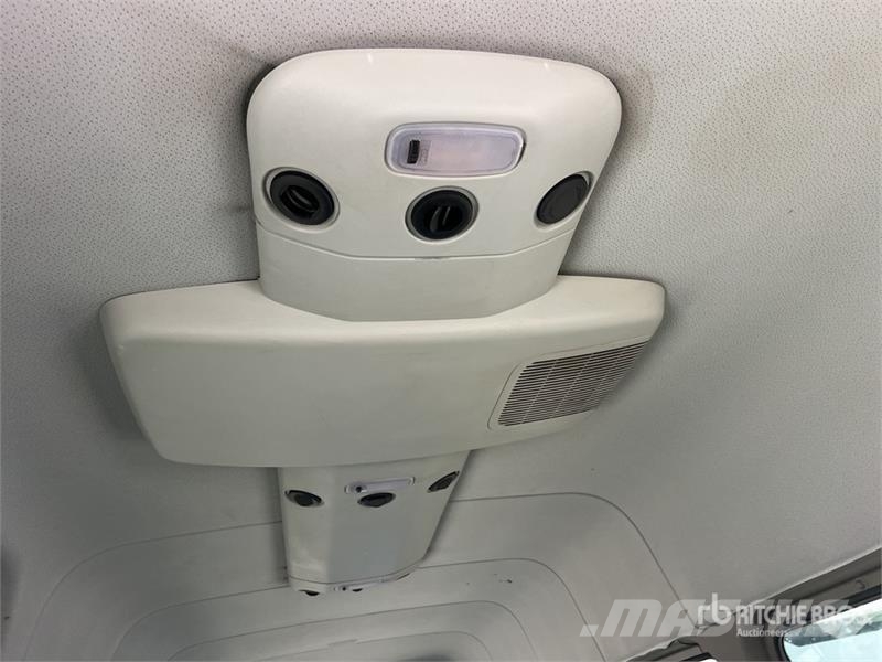 Mercedes-Benz Sprinter 2500 14 Passenger Van Panel vanlar
