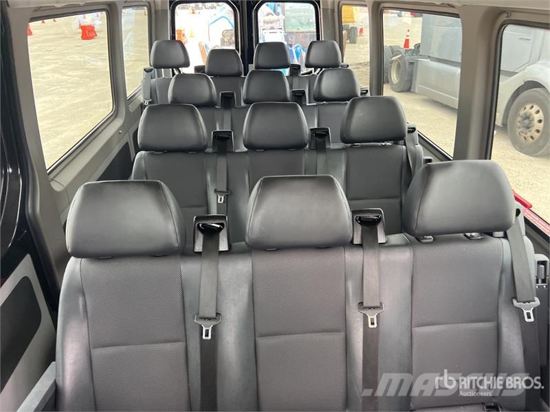 Mercedes-Benz Sprinter 2500 14 Passenger Van Panel vanlar