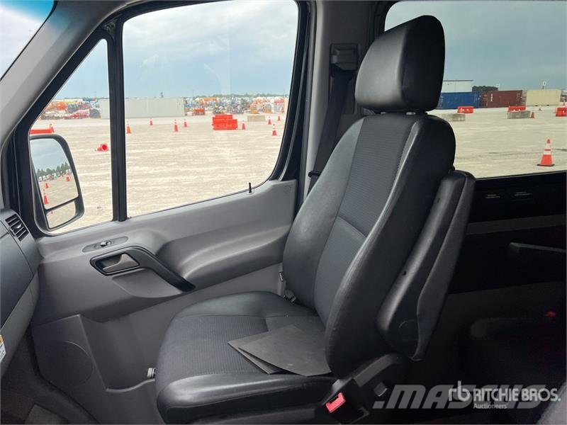 Mercedes-Benz Sprinter 2500 14 Passenger Van Panel vanlar