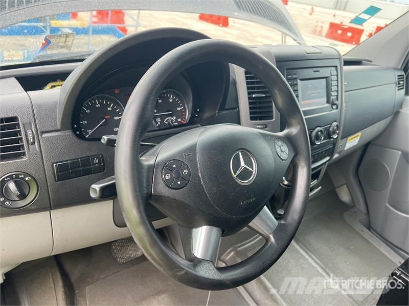 Mercedes-Benz Sprinter 2500 14 Passenger Van Panel vanlar