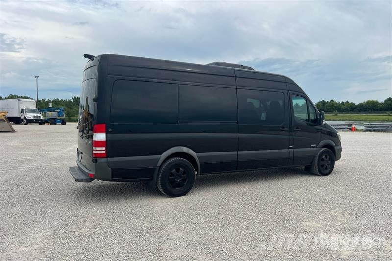 Mercedes-Benz Sprinter 2500 14 Passenger Van Panel vanlar