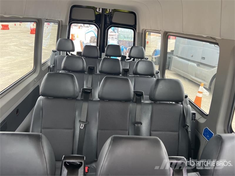 Mercedes-Benz Sprinter 2500 14 Passenger Van Panel vanlar