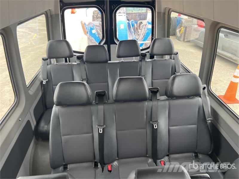 Mercedes-Benz Sprinter 2500 14 Passenger Van Panel vanlar