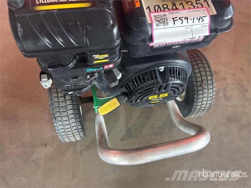 MI-T-M CA-2703-1SMV Pressure Washer 低圧洗浄器