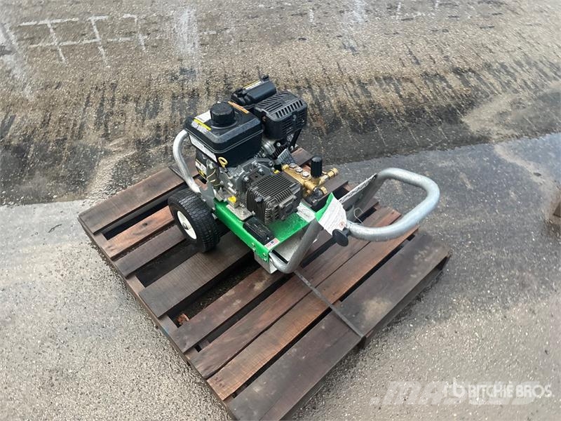 MI-T-M CA-2703-1SMV Pressure Washer Visokotlačni čistilci za domačo uporabo