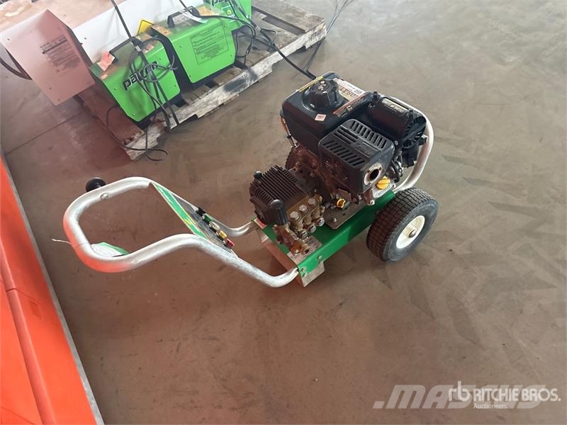 MI-T-M CA-2703-1SMV Pressure Washer 低圧洗浄器