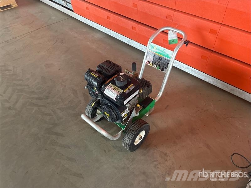 MI-T-M CA-2703-1SMV Pressure Washer 低圧洗浄器