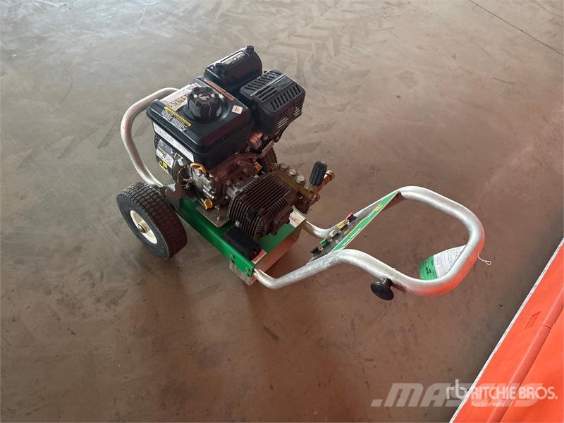 MI-T-M CA-2703-1SMV Pressure Washer 低圧洗浄器
