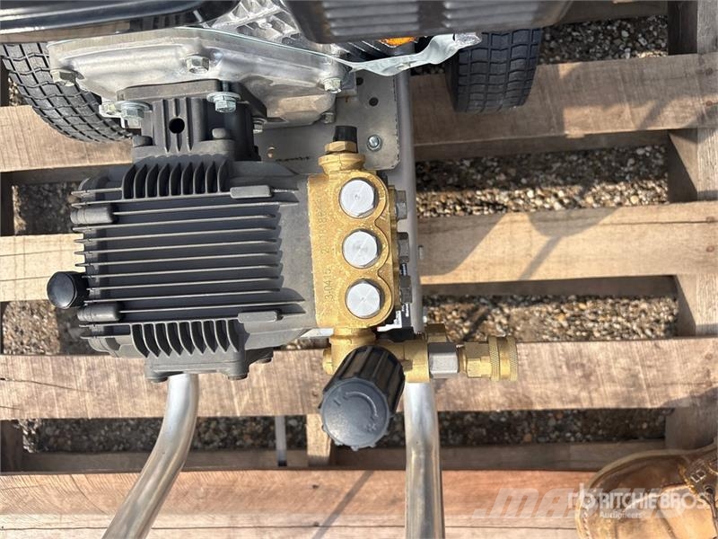 MI-T-M CA24031MMH Pressure Washer Nettoyeur basse pression